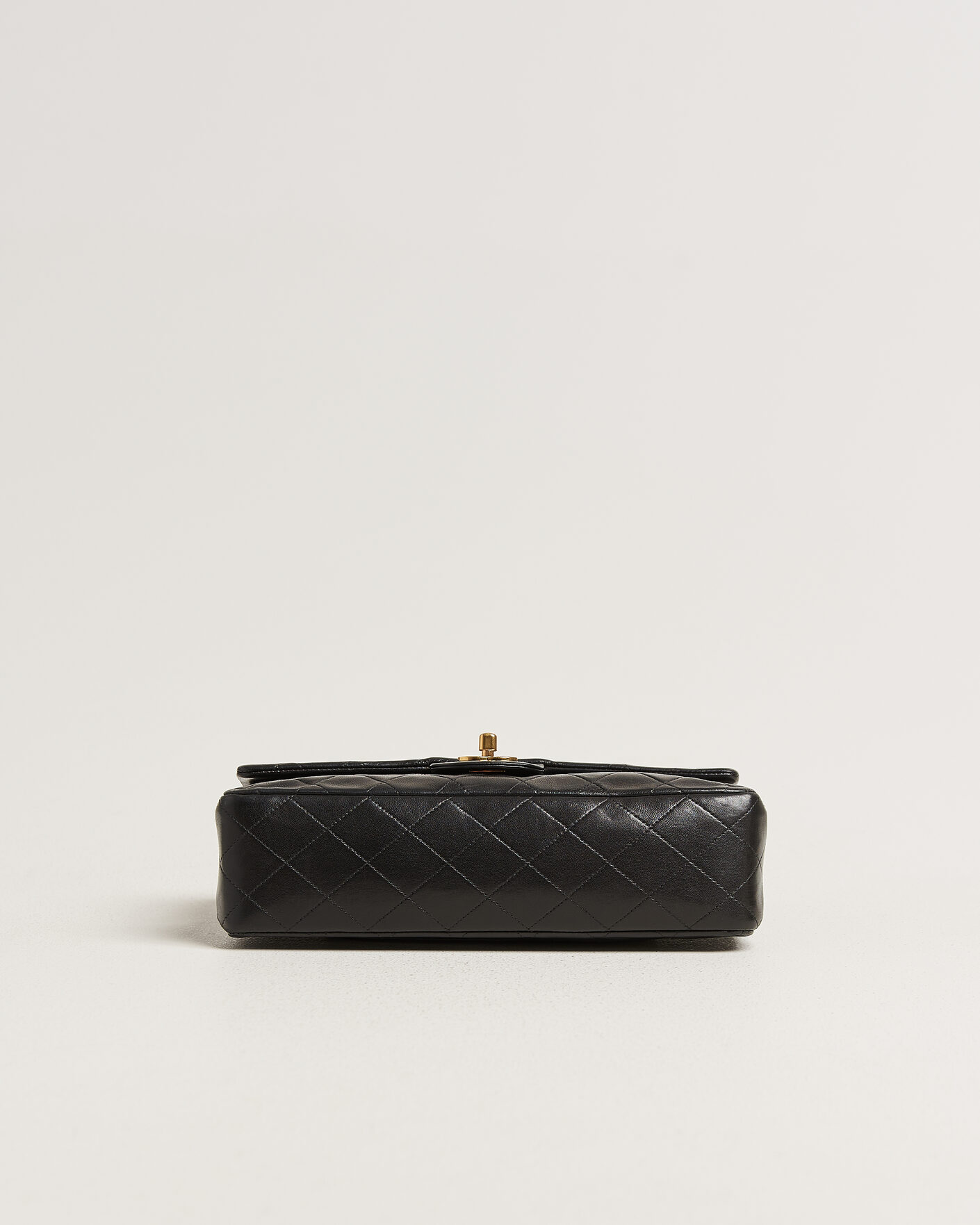 Herre | Pre-Owned & Vintage Bags | Chanel Pre-Owned | Classic Medium Double Flap Bag Lambskin Black