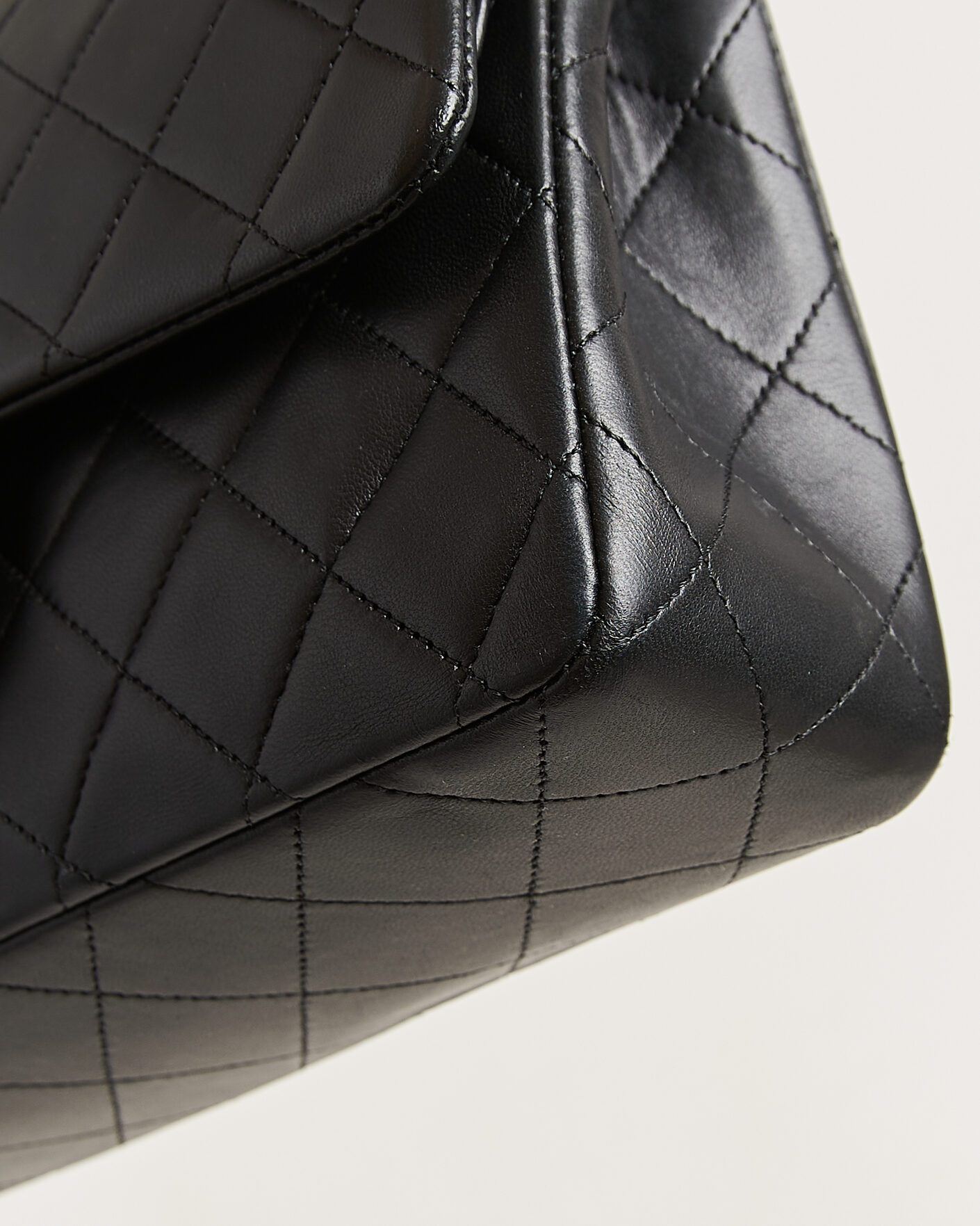 Herre | Pre-Owned & Vintage Bags | Chanel Pre-Owned | Classic Small Double Flap Bag Lambskin Black