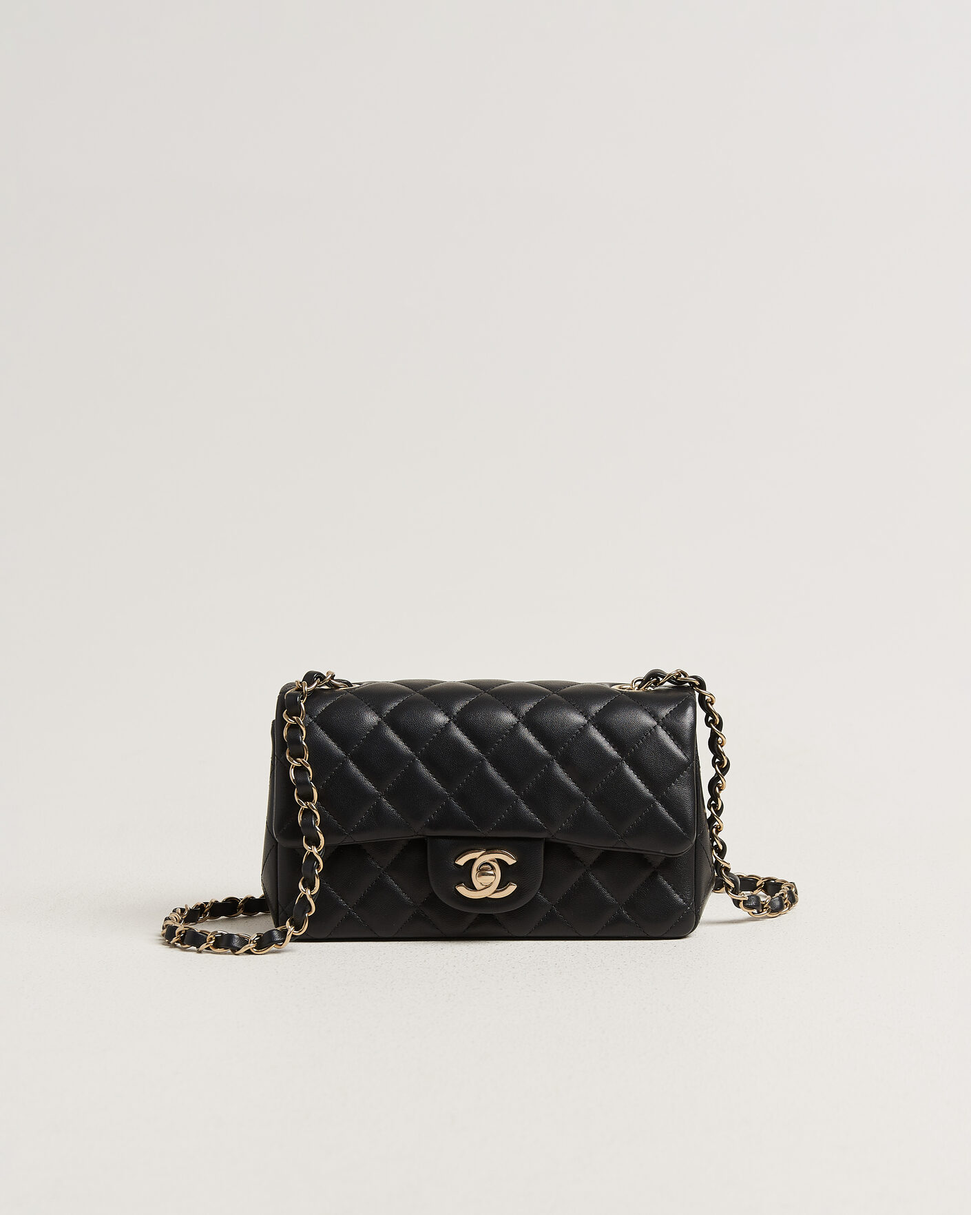Herre | Pre-Owned & Vintage Bags | Chanel Pre-Owned | Classic Mini Rectangular Single Flap Bag Lambskin Black