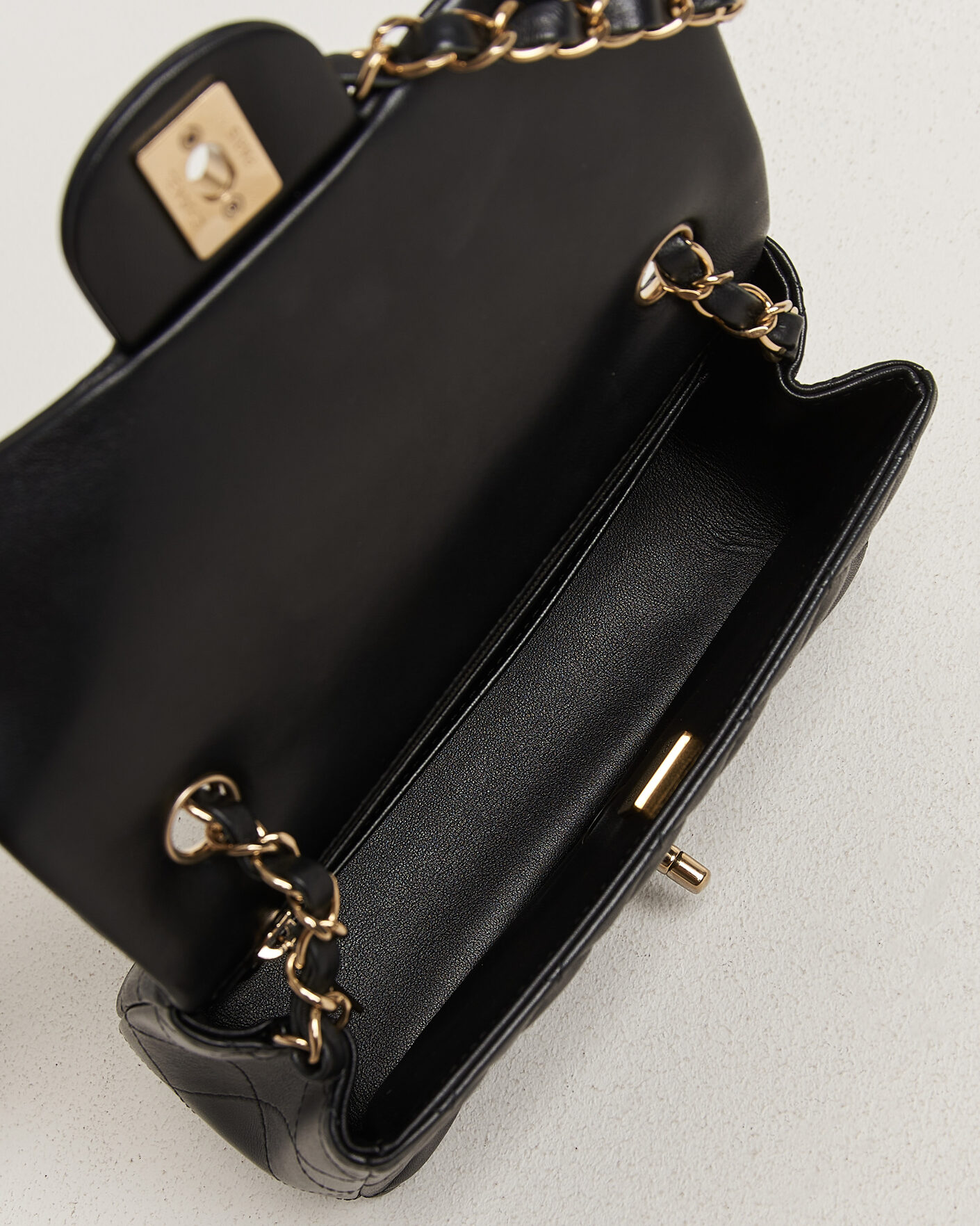 Herre | Pre-Owned & Vintage Bags | Chanel Pre-Owned | Classic Mini Rectangular Single Flap Bag Lambskin Black