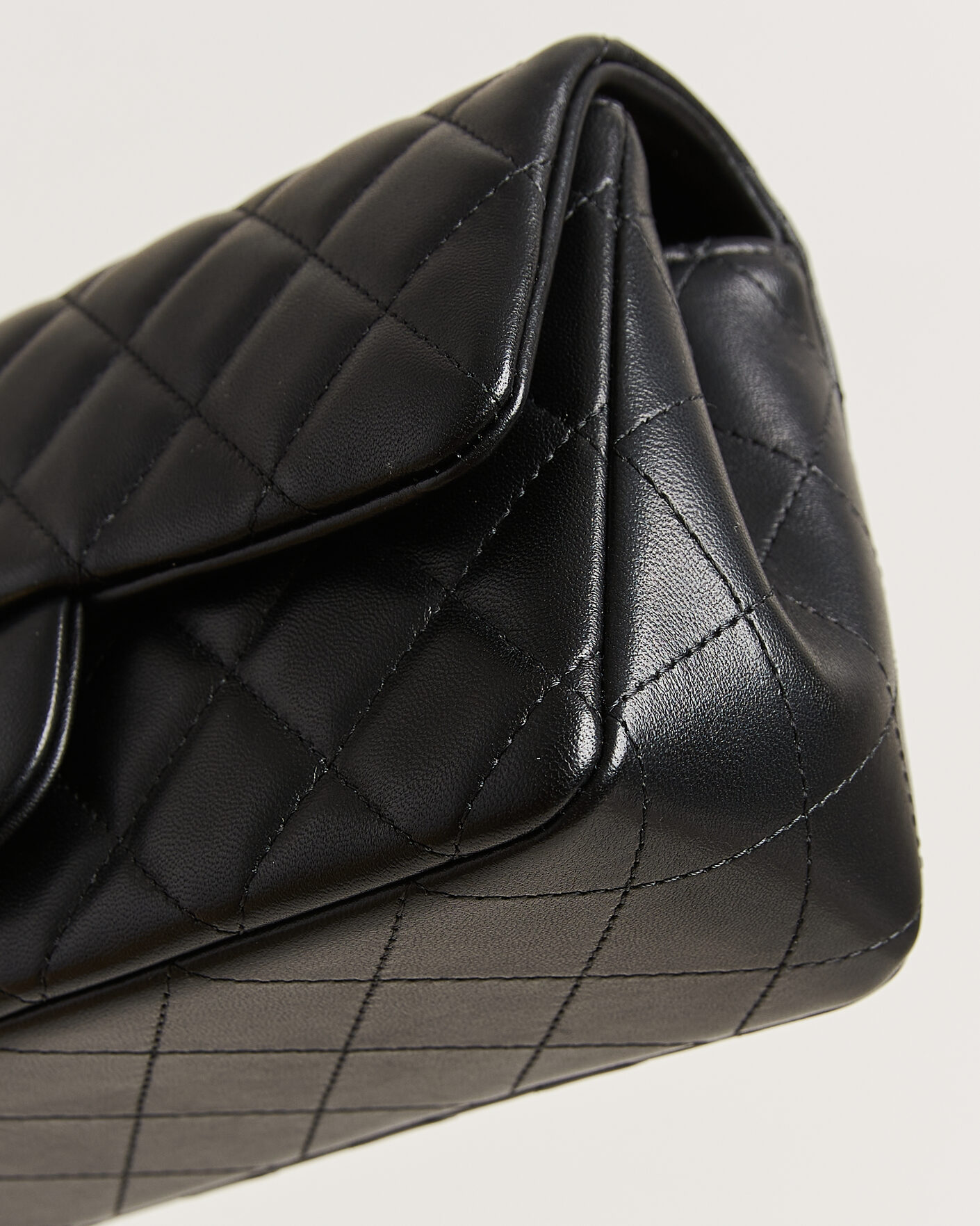 Herre | Pre-Owned & Vintage Bags | Chanel Pre-Owned | Classic Mini Rectangular Single Flap Bag Lambskin Black