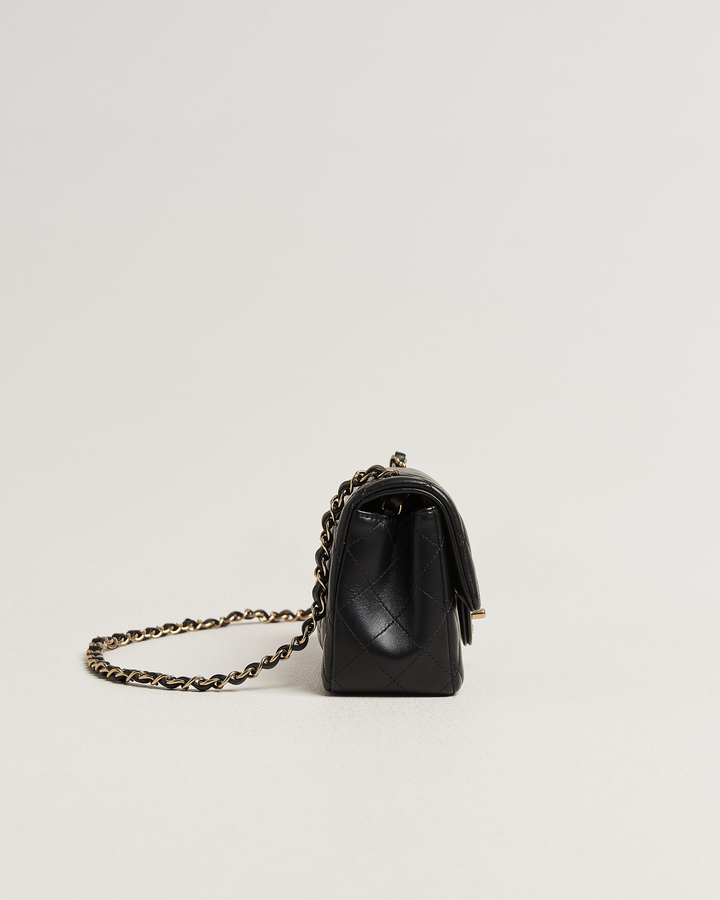 Herre | Pre-Owned & Vintage Bags | Chanel Pre-Owned | Classic Mini Rectangular Single Flap Bag Lambskin Black