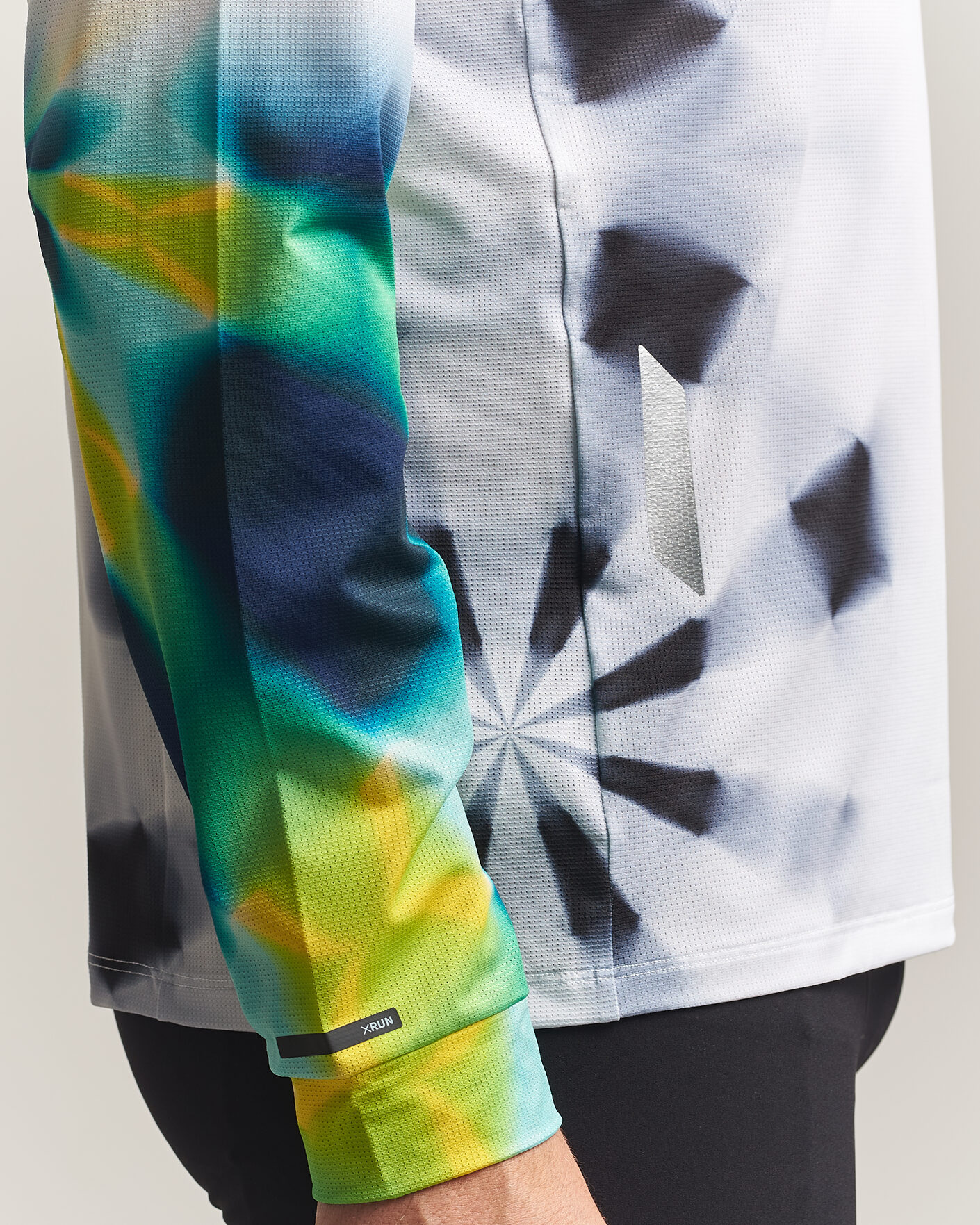 Herre | T-Shirts | SOAR Running | LS Printed Tech T-Shirt White/Grey