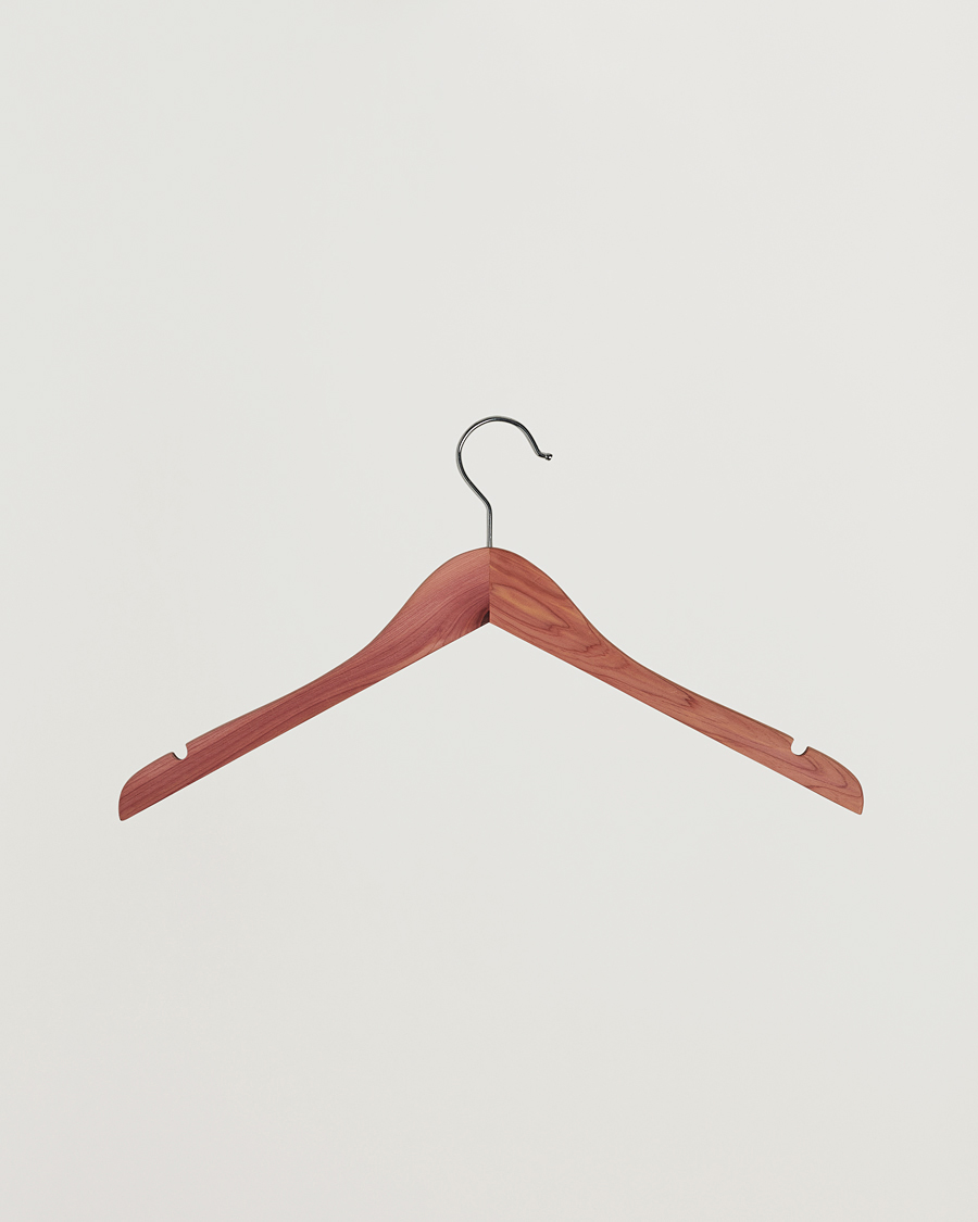 Herre | Pleie av plagg | Care with Carl | 4-pack Cedar Wood Shirt Hangers