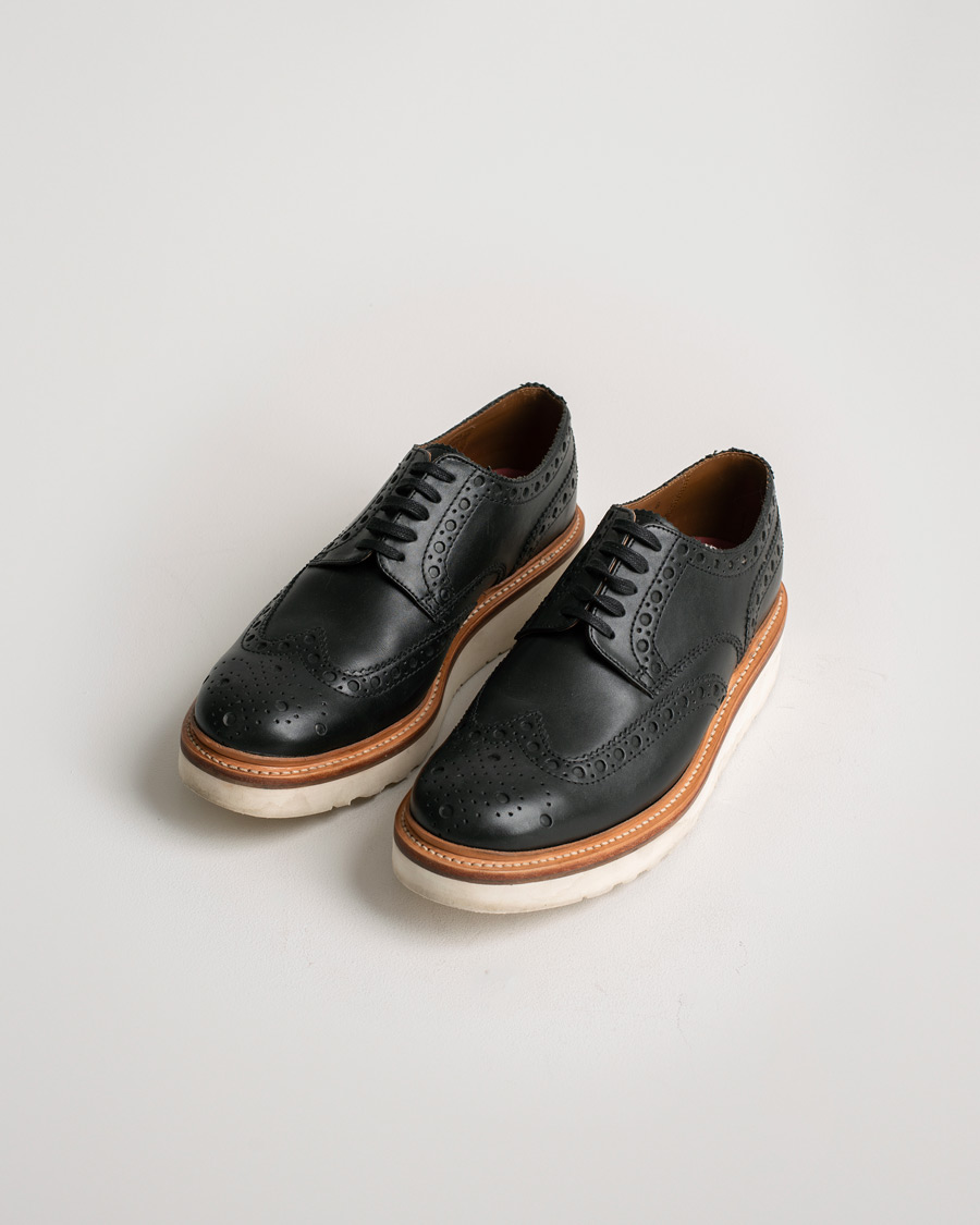 Herre | Grenson Archie Brogue Derby Wedge Sole Black Calf | Pre-owned | Grenson Archie Brogue Derby Wedge Sole Black Calf