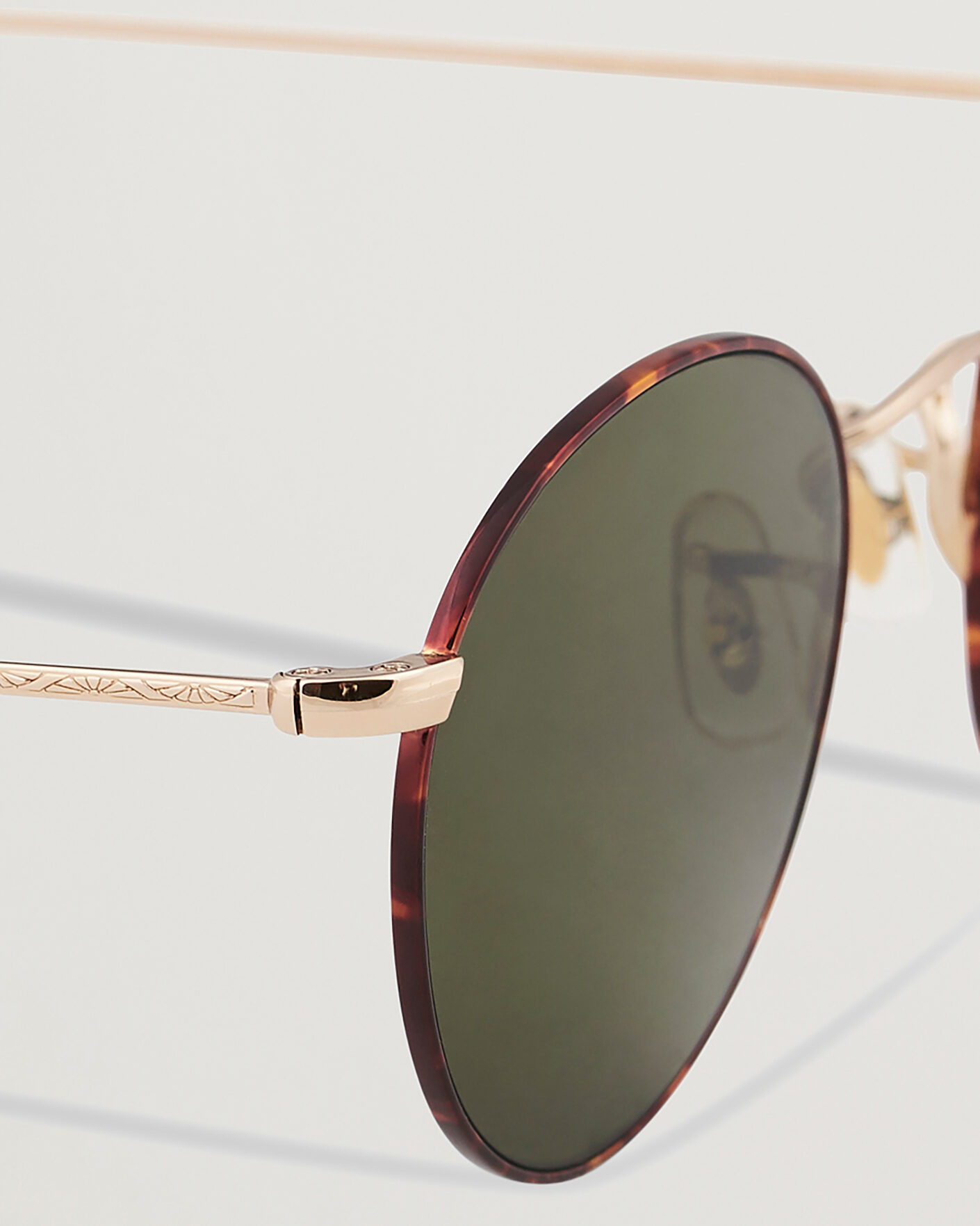 Herre | Pre-owned Assesoarer | Pre-owned | Oliver Peoples 0OV1186S Sunglasses Gold/Tortoise