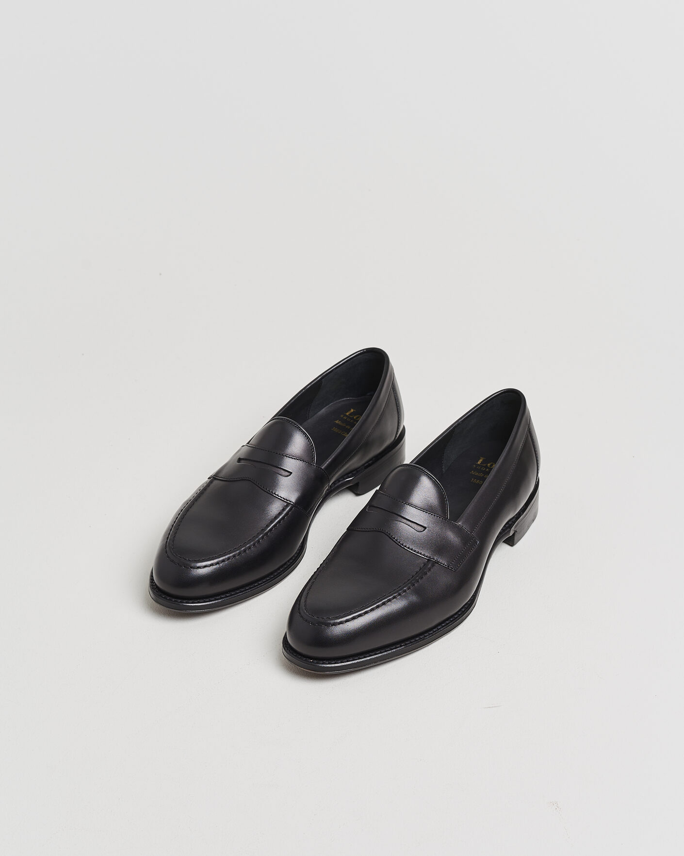 Herre | Pre-owned Randsydde sko | Pre-owned | Loake 1880 Hornbeam Eco Penny Loafer Black Calf UK10 - EU44