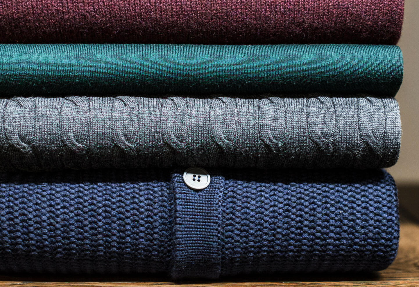 Stiltips: Heng aldri opp en strikket genser på kleshenger 