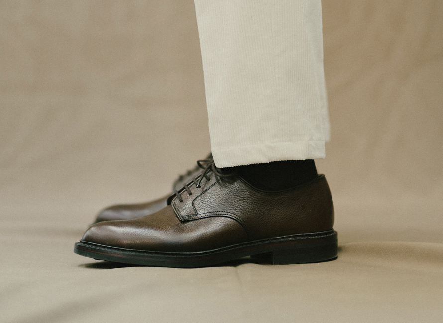 Hvordan kombinere formelle sko i en avslappet stil